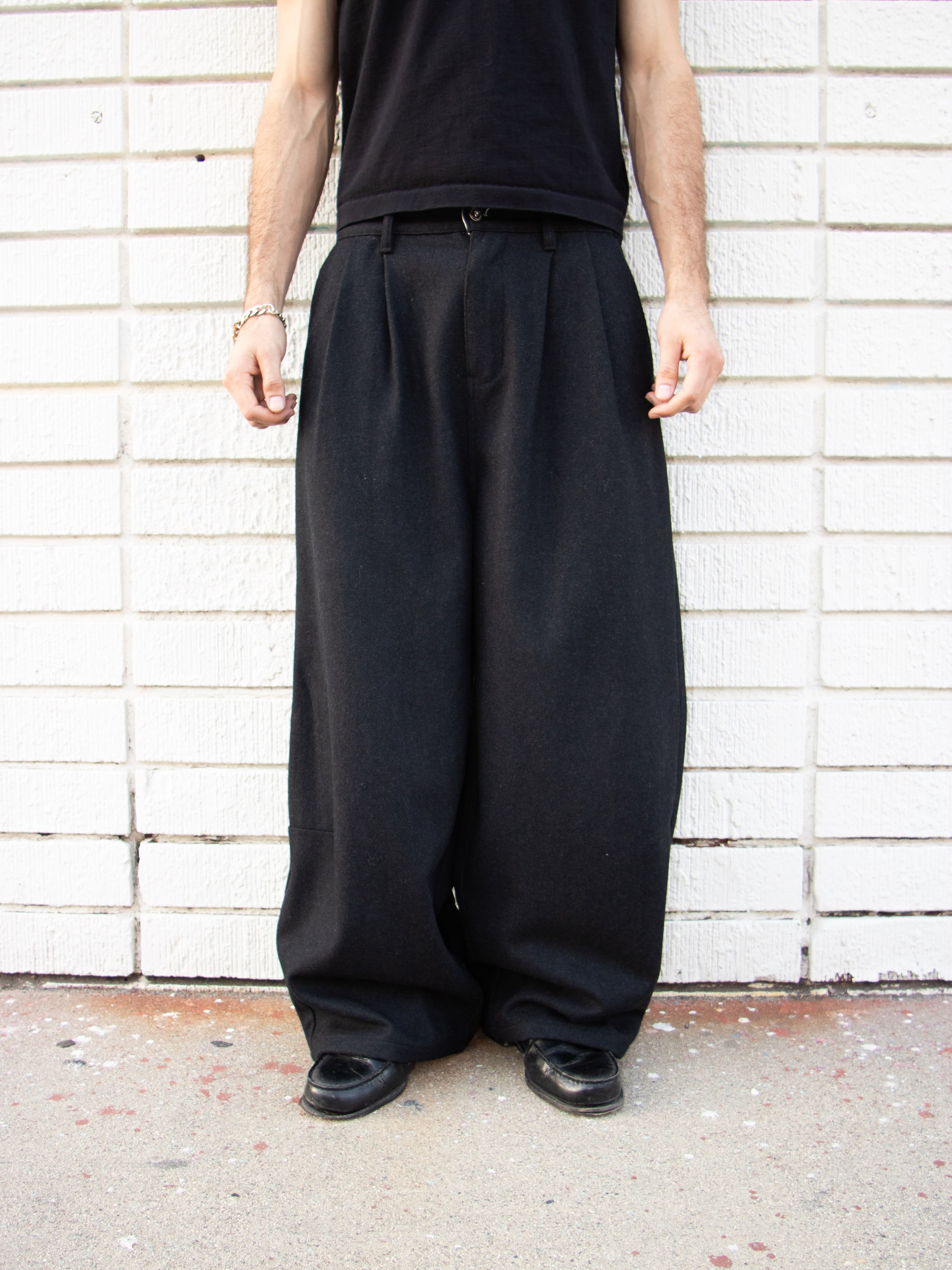 PLEATED TROUSER (BLACK)